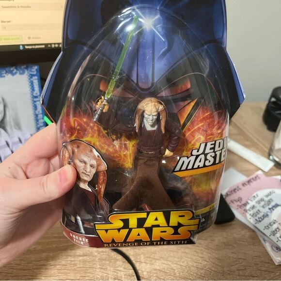 Star Wars NEW Revenge of the Sith Jedi Master Action Figure - Picture 2 of 6